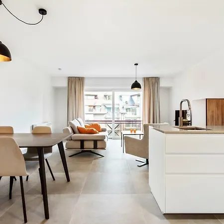 Modern & Central With Free Parking